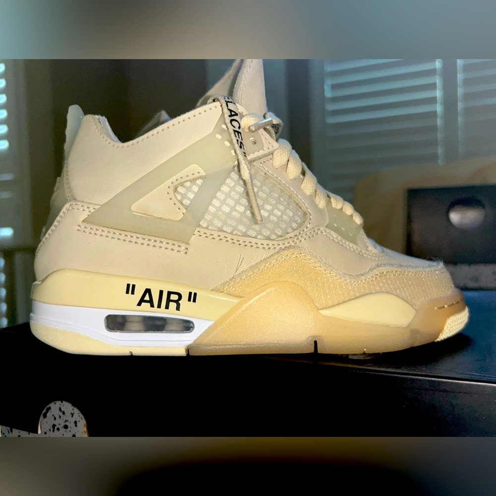 Nike air Jordan 4  X OFF-WHITE SAIL